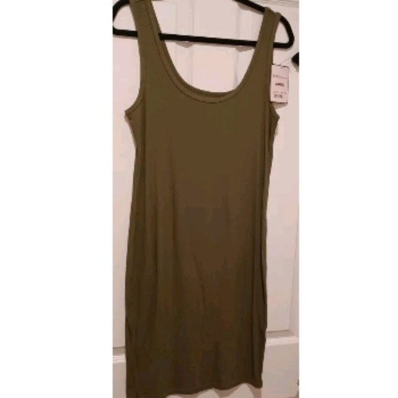 2 PC BCBGeneration SIMPLE STRETCH 2 TANK DRESSES
B - Picture 2 of 16